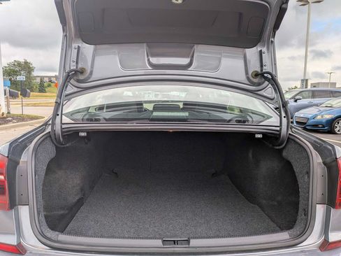 Used 2018 Volkswagen Passat 2.0T SE FWD image 33