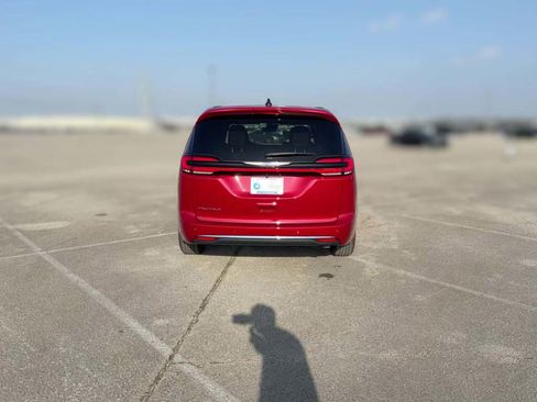 New 2026 Chrysler Pacifica Select image 10