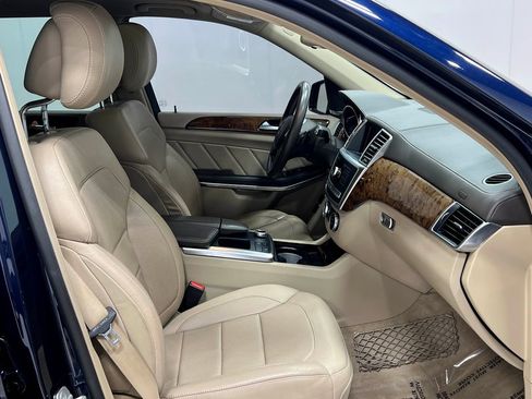 Used 2015 Mercedes-Benz GL 550 4MATIC image 38
