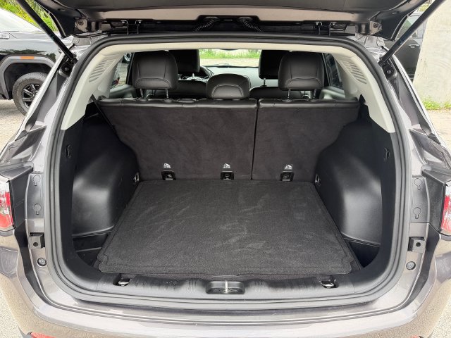 Used 2018 Jeep Compass Latitude w/ Popular Equipment Group FWD image 14