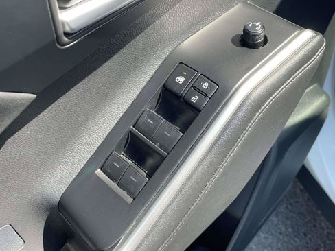 Used 2023 Toyota Highlander XLE FWD image 21