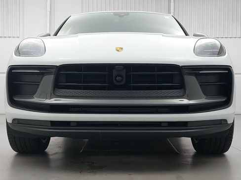 Certified 2026 Porsche Macan Turbo AWD/4WD image 10