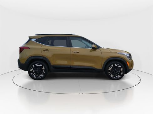 Used 2024 Kia Seltos SX w/ SX Sunroof Package AWD/4WD image 9