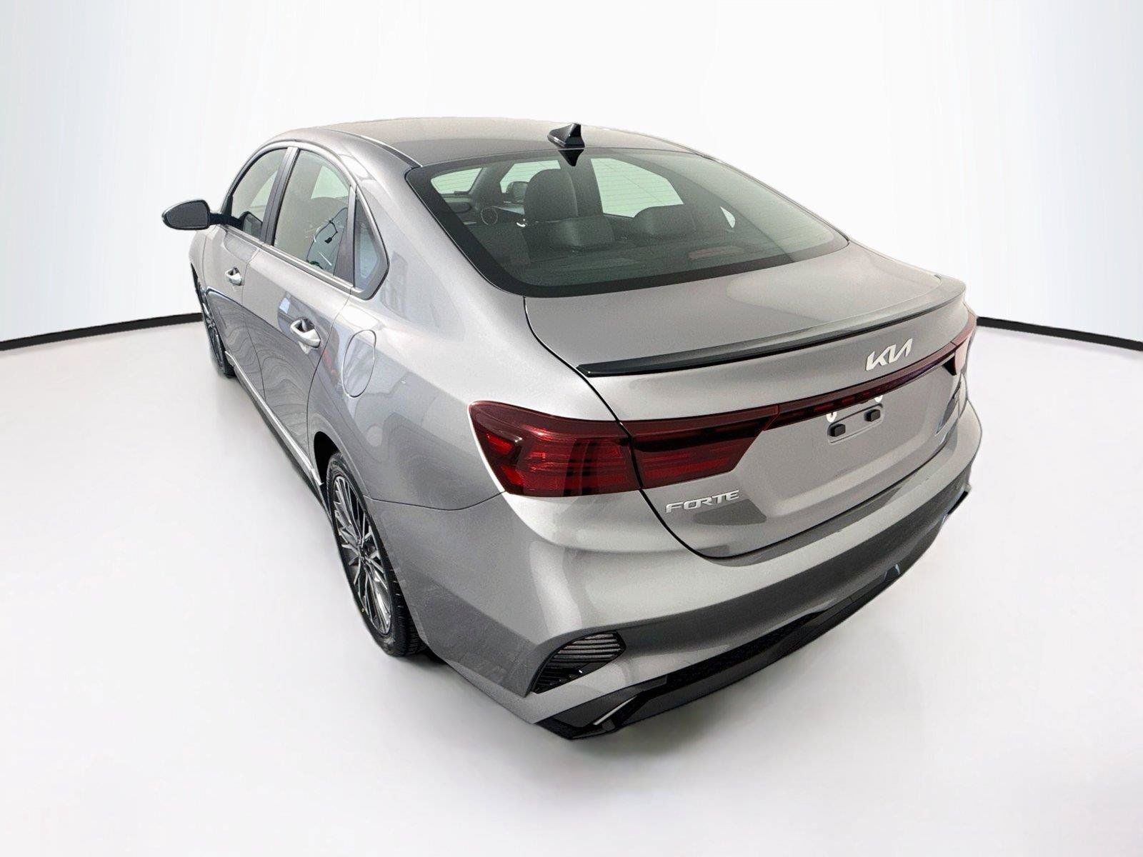 Used 2024 Kia Forte GT-Line w/ GT-Line Premium Package FWD image 3