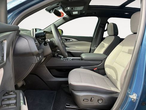 New 2026 Chevrolet Traverse LT w/ Sun and Wheel Package FWD image 9
