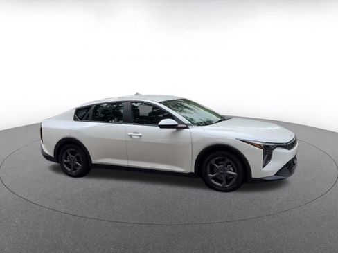 Used 2025 Kia K4 LXS image 2