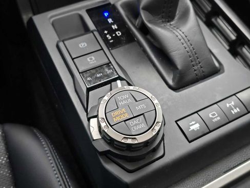 Used 2025 Toyota Tacoma TRD Off-Road image 33