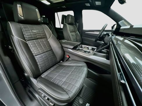 Used 2026 Cadillac Escalade V AWD/4WD image 32