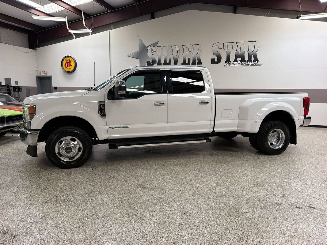 Used 2022 Ford F350 XLT w/ XLT Premium Package AWD/4WD image 2