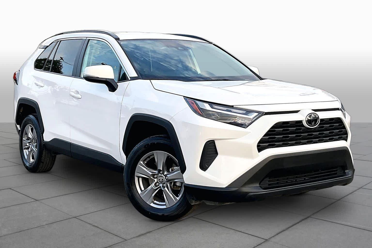 Used 2025 Toyota RAV4 XLE w/ Weather Package FWD image 3
