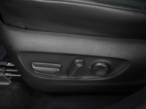 Used 2020 Toyota Highlander XLE AWD/4WD image 25