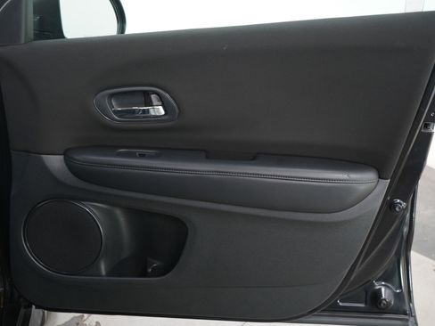 Used 2017 Honda HR-V LX image 11