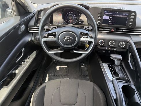 Used 2023 Hyundai Elantra SE FWD image 12