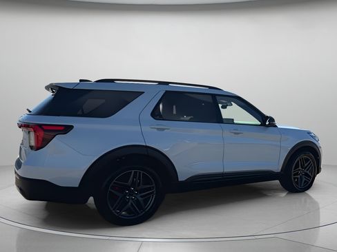 New 2026 Ford Explorer ST-Line w/ ST-Line Street Pack image 32