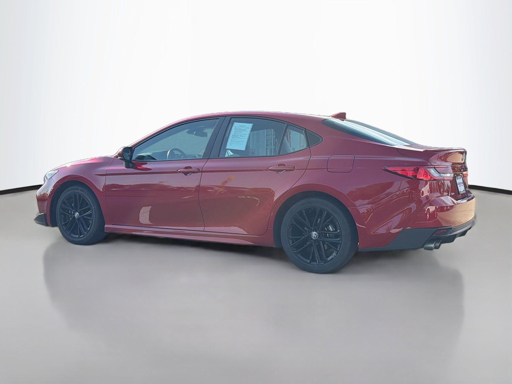 Used 2025 Toyota Camry SE FWD image 4