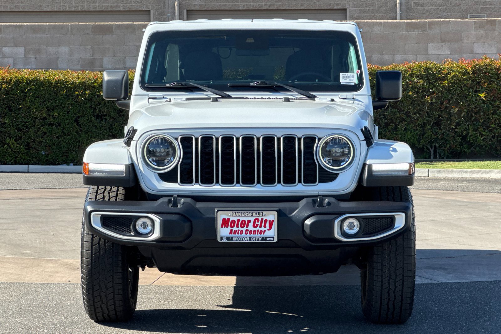 Used 2025 Jeep Wrangler Unlimited Sahara AWD/4WD image 9