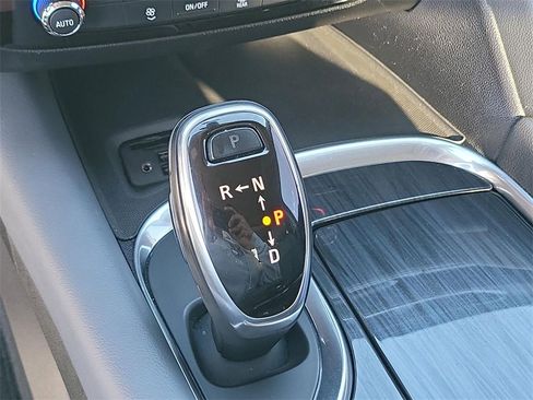 Used 2020 Buick Enclave Essence image 7