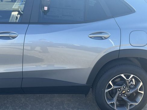 New 2026 Chevrolet Trax LT w/ Sunroof Package image 17