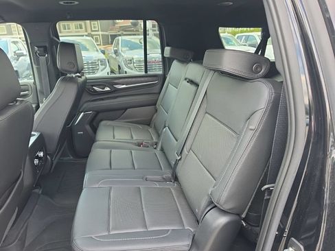 Used 2022 GMC Yukon XL Denali w/ Advanced Technology Package AWD/4WD image 12