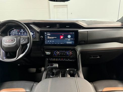 Used 2024 GMC Sierra 1500 AT4 w/ Technology Package AWD/4WD image 18