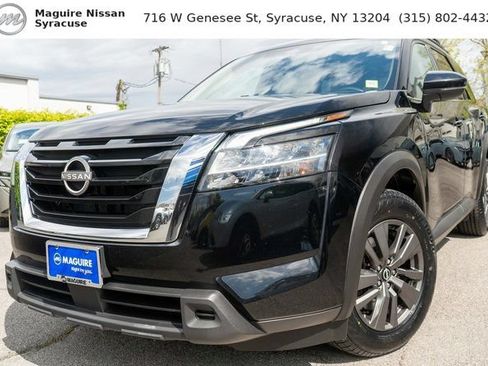 Used 2022 Nissan Pathfinder SV AWD/4WD image 1