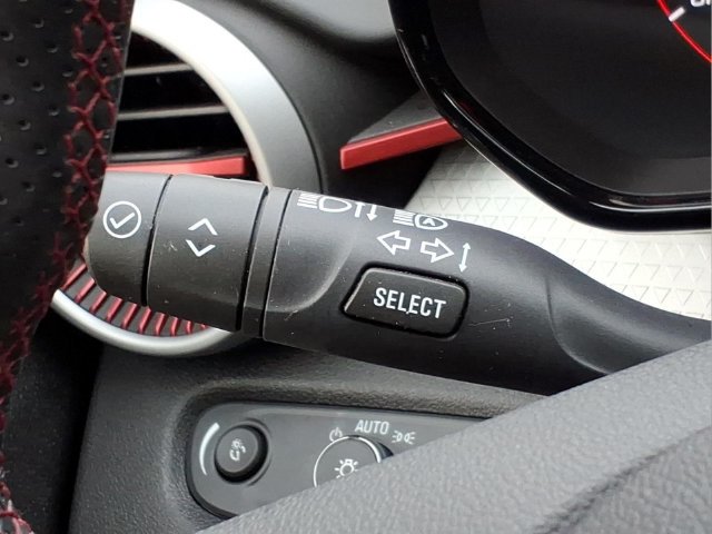 Used 2024 Chevrolet Trax RS FWD image 27