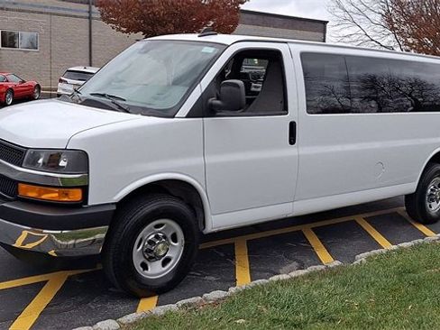 Certified 2024 Chevrolet Express 3500 LT w/ LT Preferred Equipment Group image 4