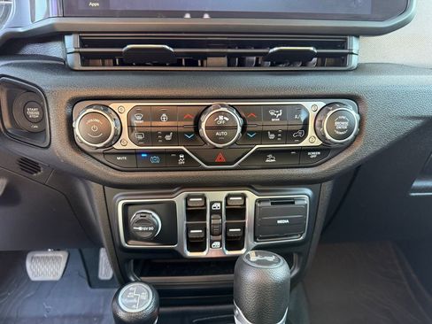 Used 2024 Jeep Wrangler Unlimited w/ Convenience Group AWD/4WD image 28