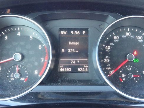 Used 2016 Volkswagen Jetta Sport w/ Lighting Package FWD image 16