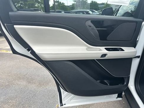 New 2026 Lincoln Aviator AWD w/ Jet Appearance Package image 21