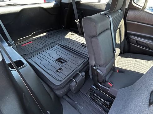 Used 2018 GMC Acadia SLE AWD/4WD image 19