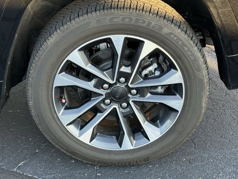 Used 2023 Jeep Grand Cherokee Overland w/ Advanced Protech Group III image 11