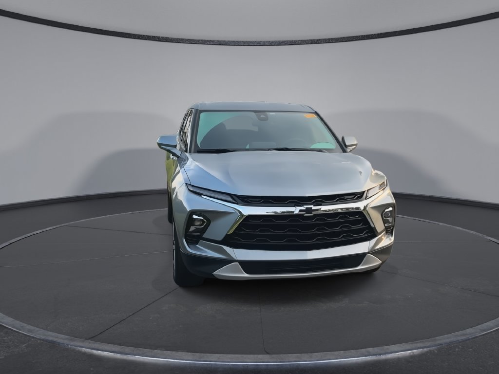 Used 2025 Chevrolet Blazer LT w/ Driver Confidence Package FWD image 3