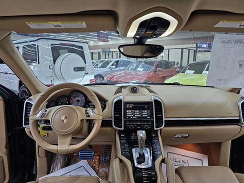 Used 2014 Porsche Cayenne S w/ Comfort Plus Package image 27
