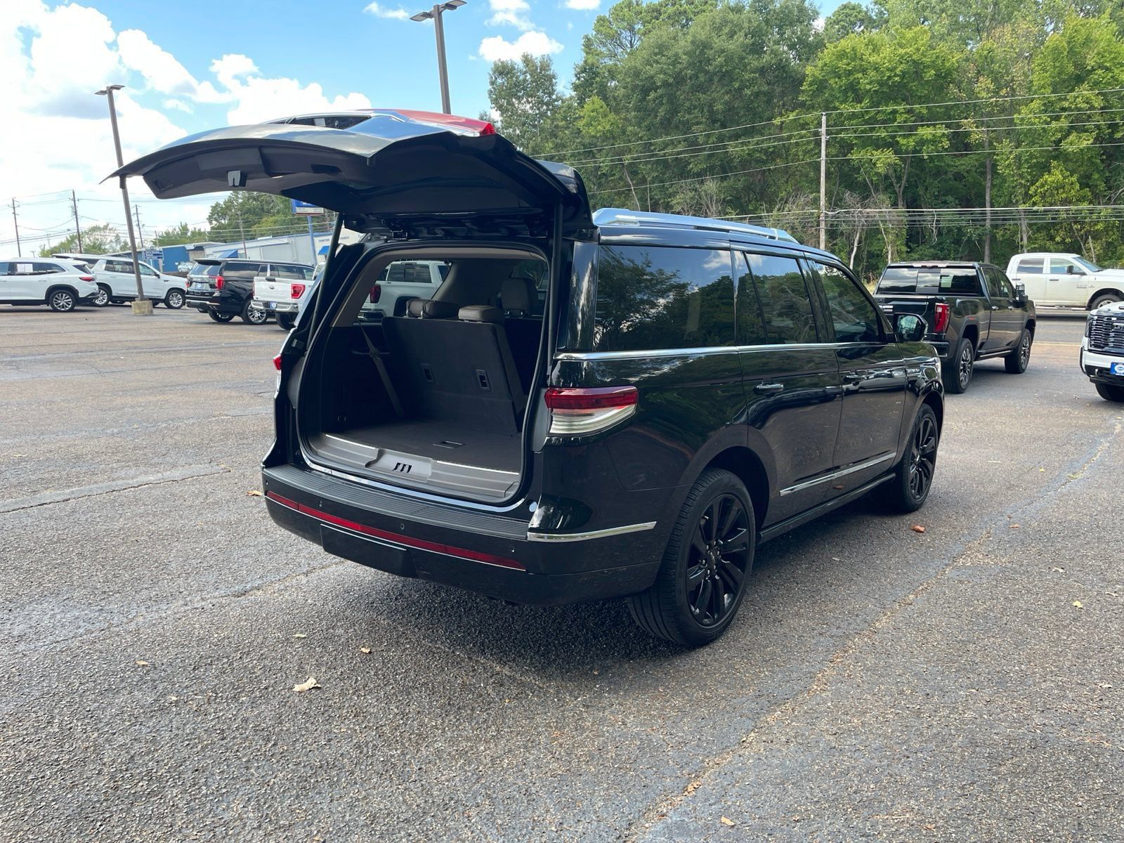 Used 2024 Lincoln Navigator Reserve AWD/4WD image 40