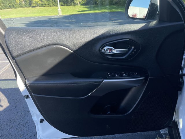 Used 2019 Jeep Cherokee Limited AWD/4WD image 23