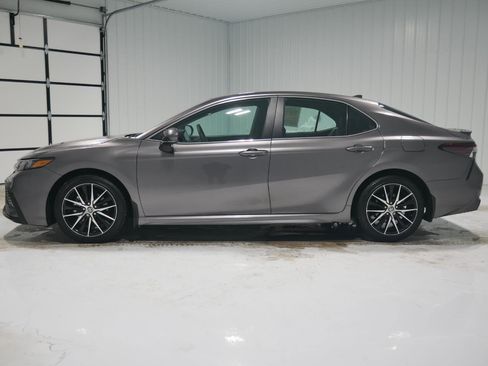 Used 2024 Toyota Camry SE image 8