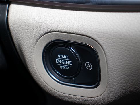 Used 2022 Mercedes-Benz GLS 450 4MATIC image 36