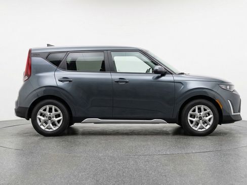 Used 2025 Kia Soul LX w/ LX Technology Package FWD image 11