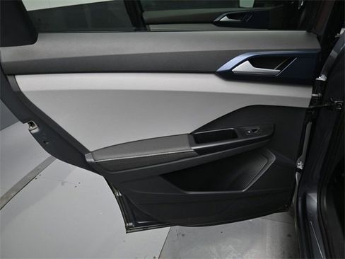 Used 2024 Volkswagen Taos SE image 30