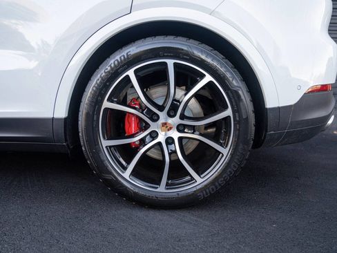 New 2026 Porsche Cayenne S AWD/4WD image 8