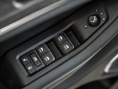 New 2025 Jeep Grand Cherokee Overland image 39