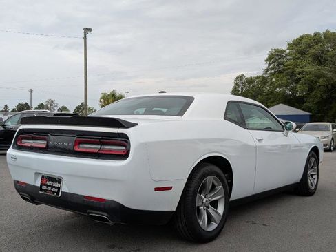 Used 2018 Dodge Challenger SXT image 7