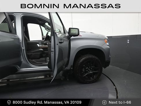 Used 2024 Chevrolet Silverado 1500 LT Trail Boss w/ LT Trail Boss Premium Package AWD/4WD image 9