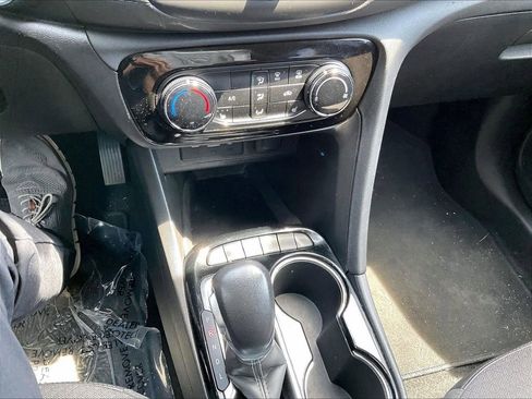 Used 2022 Buick Encore GX Preferred w/ Cold Weather Comfort Package AWD/4WD image 25