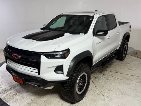 Used 2024 Chevrolet Colorado ZR2 w/ Technology Package image 3