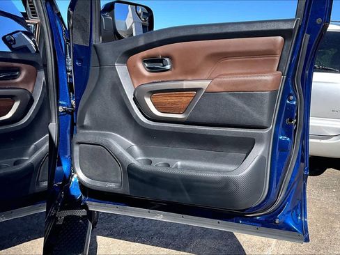 Certified 2023 Nissan Titan Platinum Reserve w/ Moonroof Package image 21