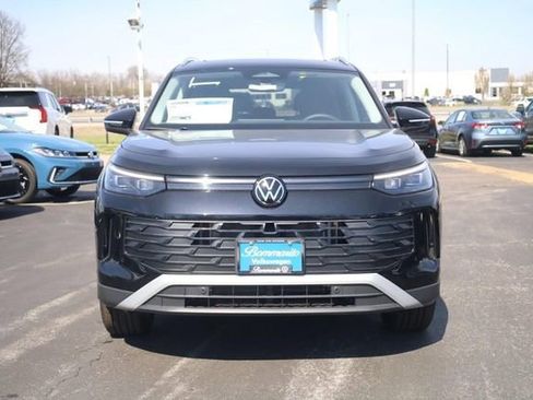 New 2026 Volkswagen Tiguan SE image 3