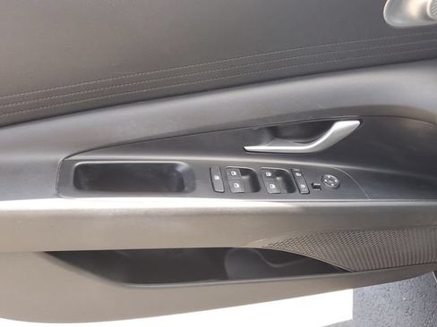 Used 2022 Hyundai Elantra SEL w/ Preferred Accessory Package FWD image 19