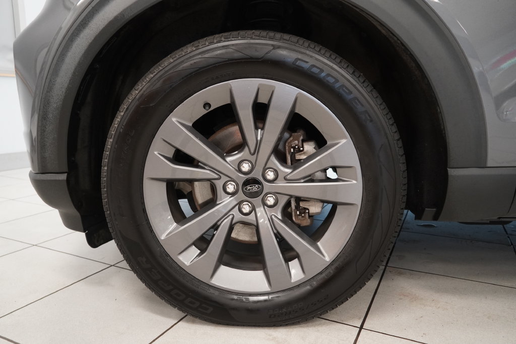 Used 2021 Ford Explorer XLT w/ Equipment Group 202A AWD/4WD image 15